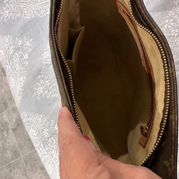 Louis Vuitton looping bag - Picture 6 of 8